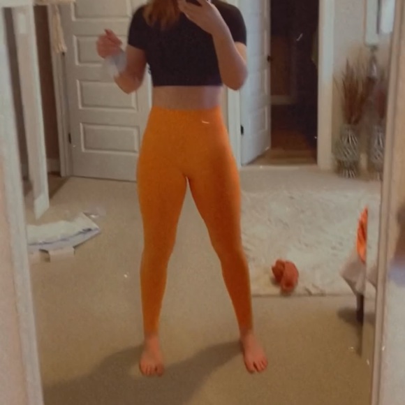 Sunset Orange Contour Seamless NVGTN Leggings - Picture 6 of 6